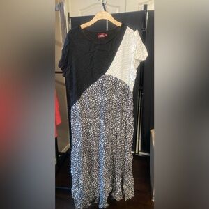 ‼️Black and White Floral dress‼️